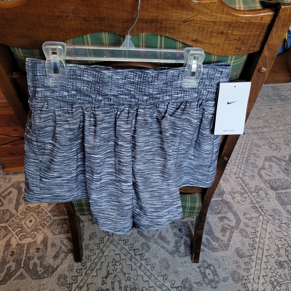 NIKE Dri-Fit Shorts - Picture 2 of 3